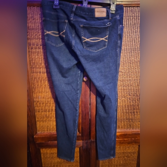 Abercrombie & Fitch EUC size 8 Blue Straight Jeans Classic Denim - Picture 3 of 3